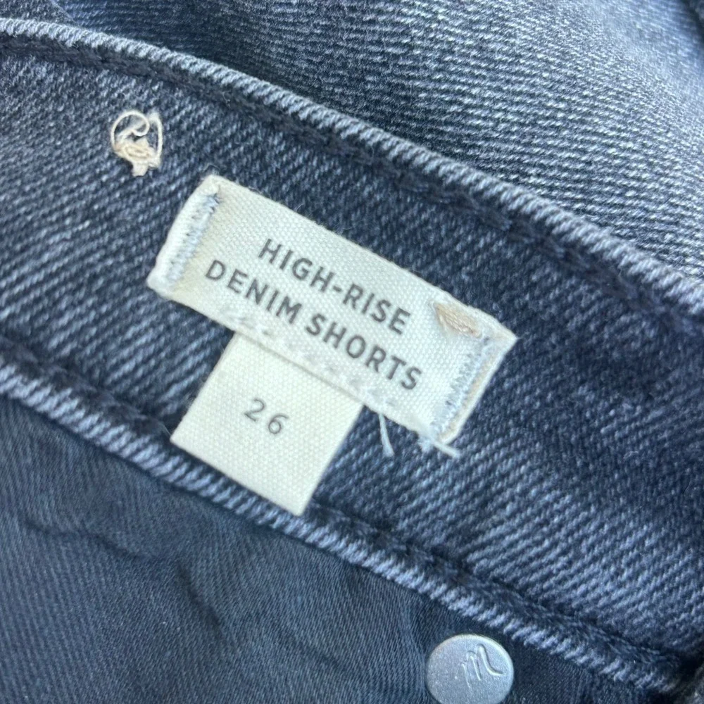 Madewell High-Rise Denim Shorts in Lunar Wash Black Size 26 Raw Hem Cuffed